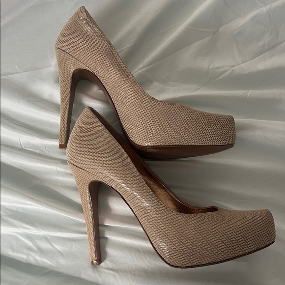 BCBGeneration Beige Platform Heels - Picture 1 of 3